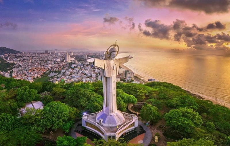 Tượng Chúa Kitô Vũng Tàu ảnh sừng sững trên Núi Nhỏ