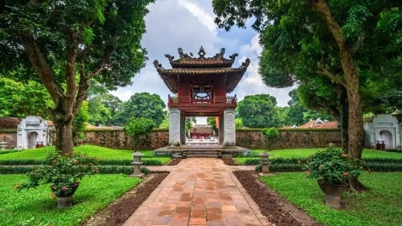  Văn Miếu Quốc Tử Giám là một trong những di tích Văn Miếu nổi bật và lâu đời nhất của Việt Nam