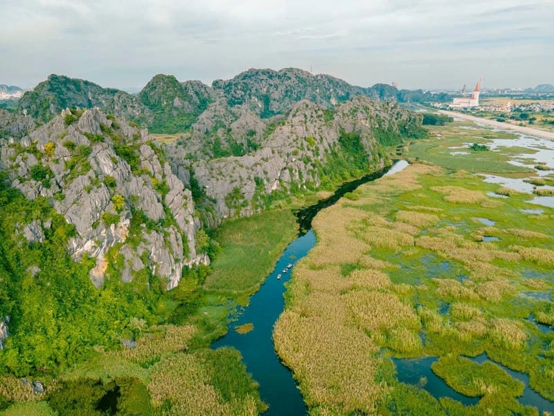 Vẻ đẹp Đầm Vân Long Ninh Bình trong ánh hoàng hôn