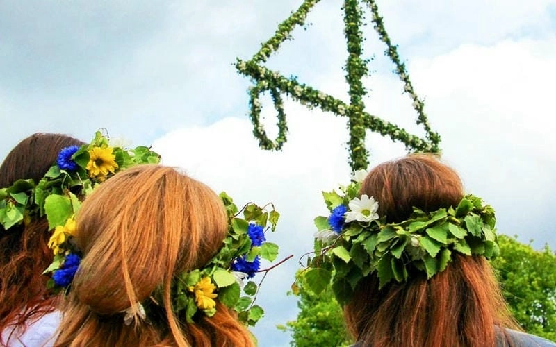 Vũ điệu Midsummer sôi động và đáng yêu